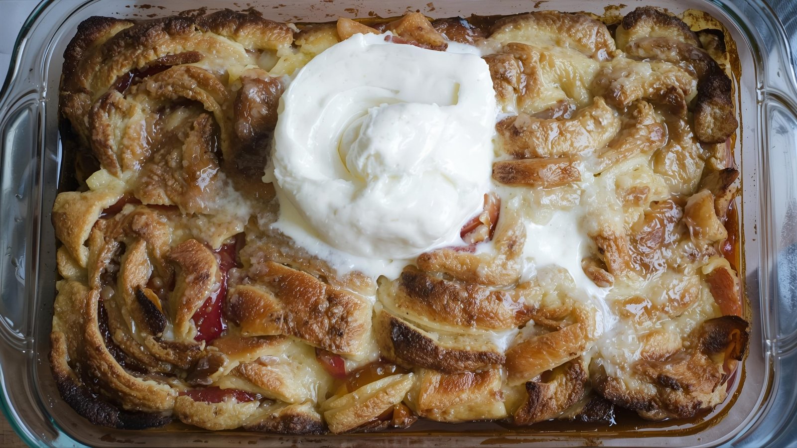 Cinnamon Roll Apple Cobbler