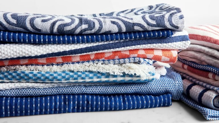 Aprons and Towels to Help Your Kitchen