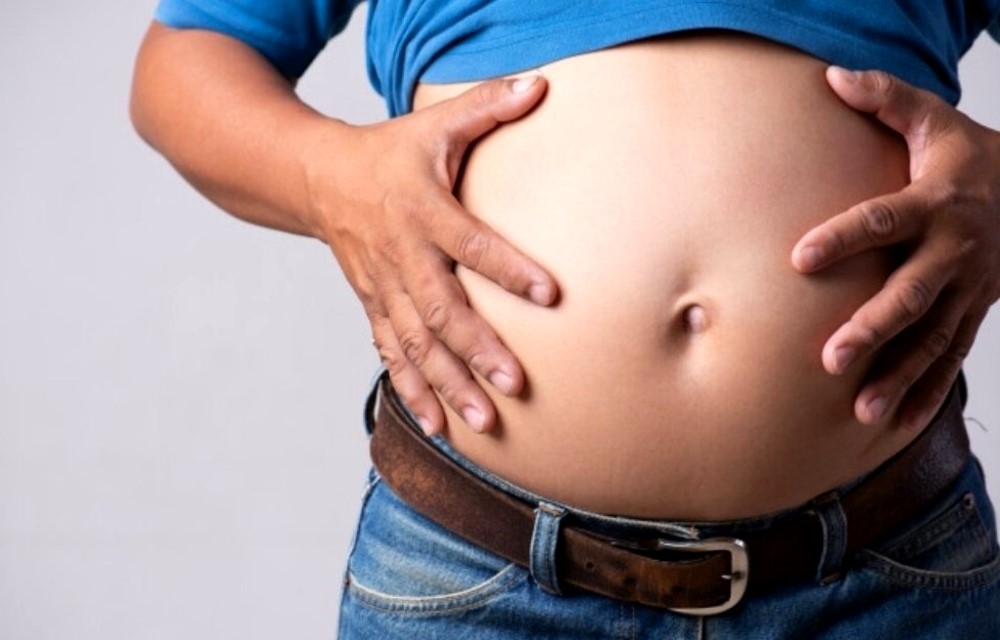 4 Reasons Why Your Stomach Is Bloated (And How to Cure It)