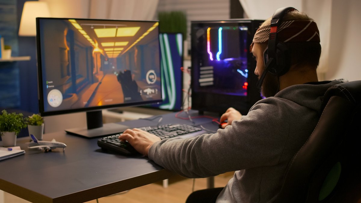 Top Features to Look for in Curved FPS Gaming Monitors